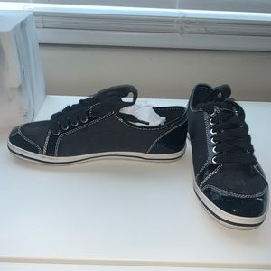 Black coach tennis shoes